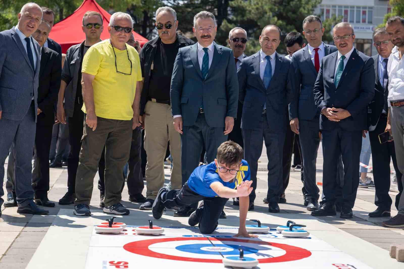 ’Türkiye Yüzyılında Geleceğin Yıldızları’ yıl sonu şenliği düzenlendi 
