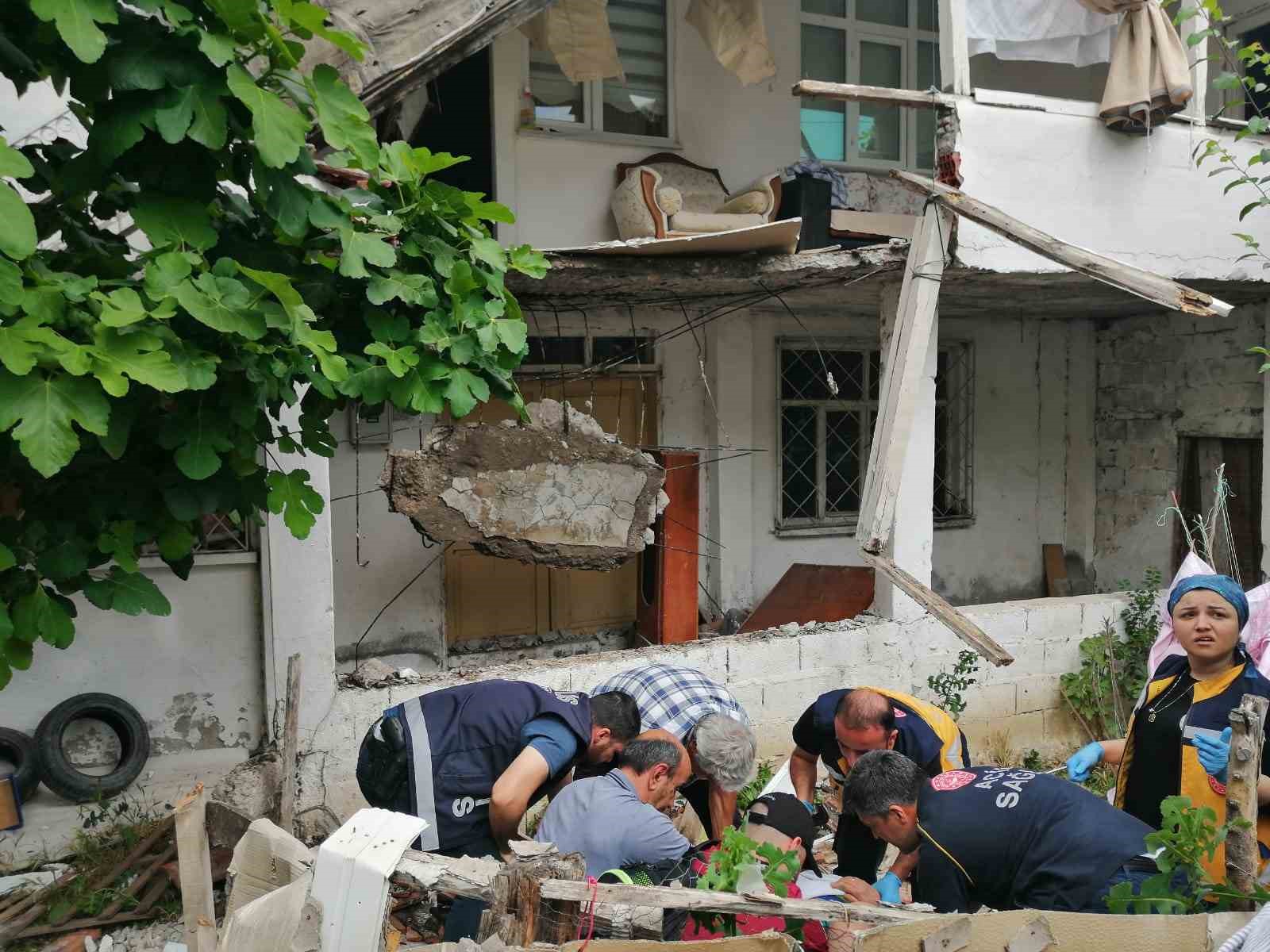 Niksar’da evin balkonu çöktü, 1 kişi yaralandı 
