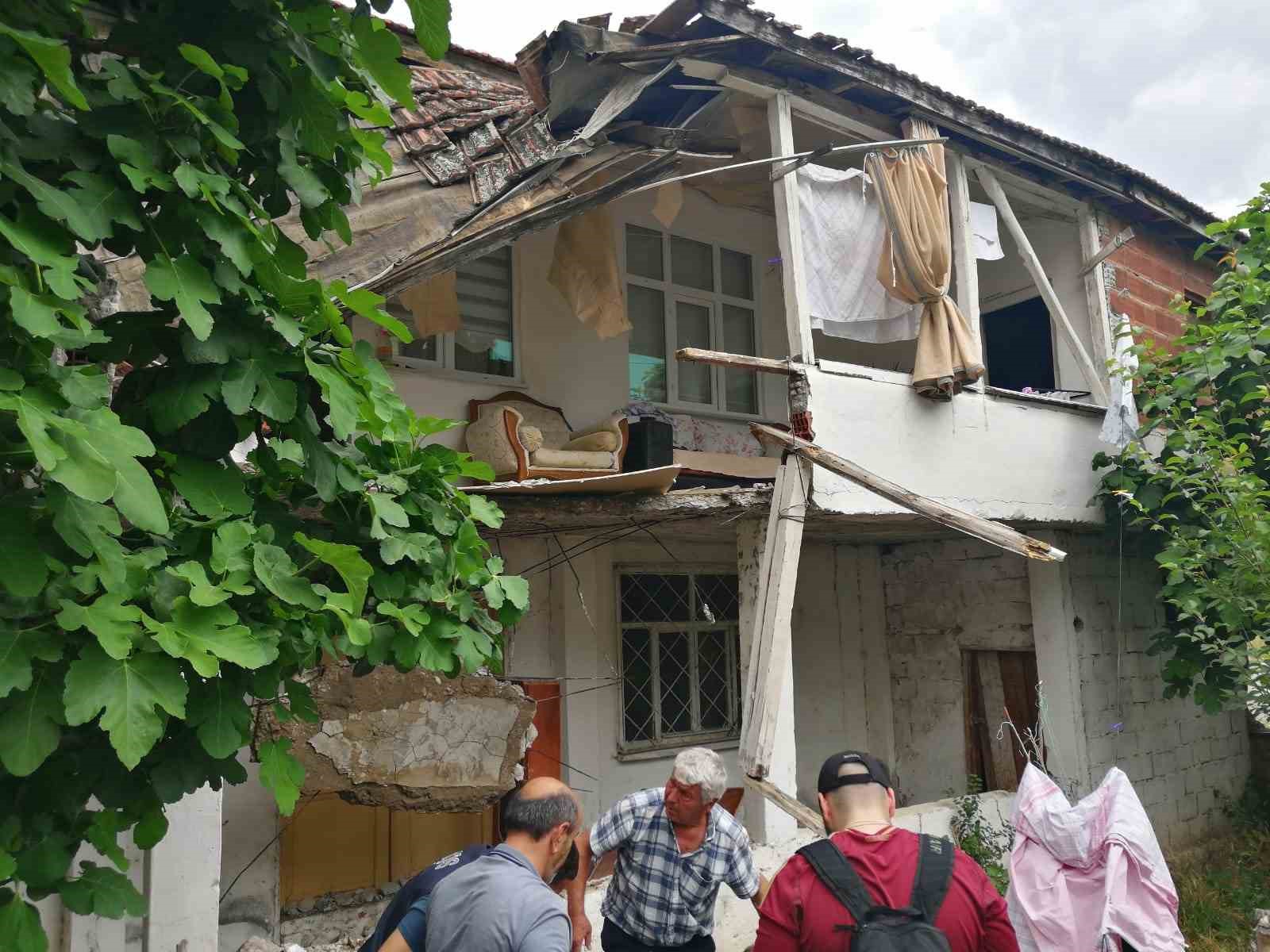 Niksar’da evin balkonu çöktü, 1 kişi yaralandı 