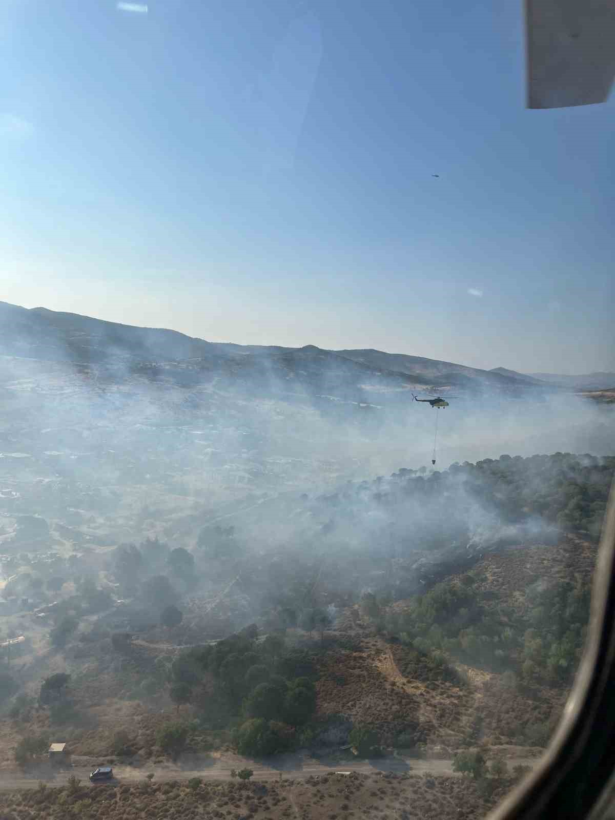 İzmir’de orman yangınına havadan ve karadan müdahale 