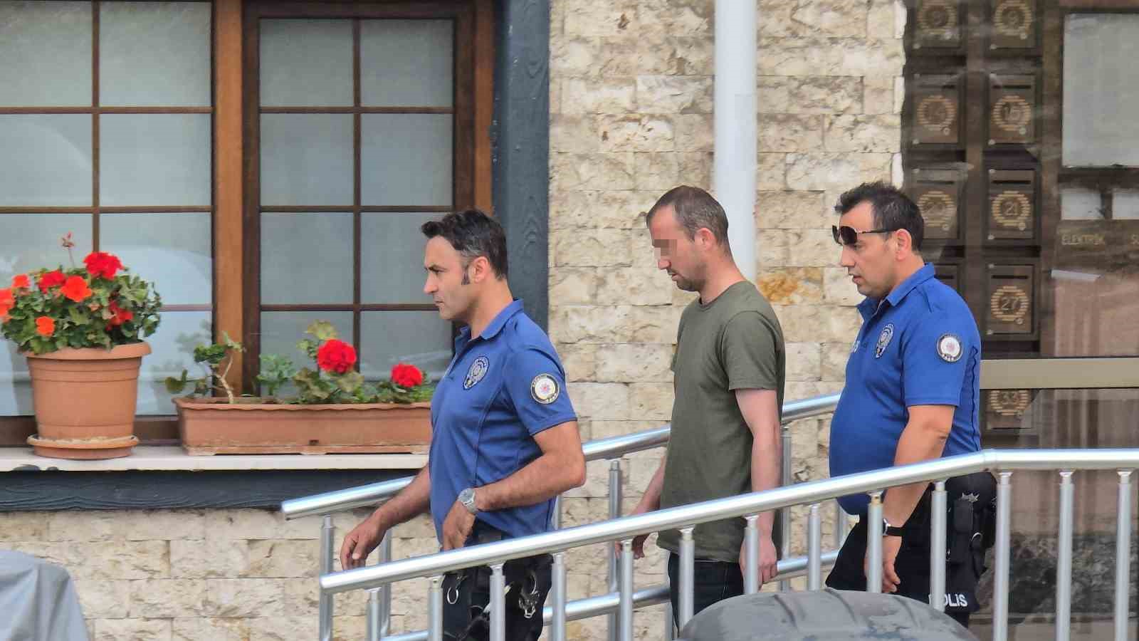 Arkadaşına intihar edeceğini söyledi, polis ve itfaiye balkondan girerek kurtardı 