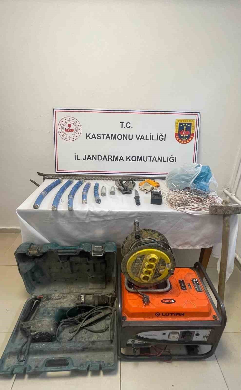 Kastamonu’da define avcılarına suçüstü baskın: 2 tutuklama