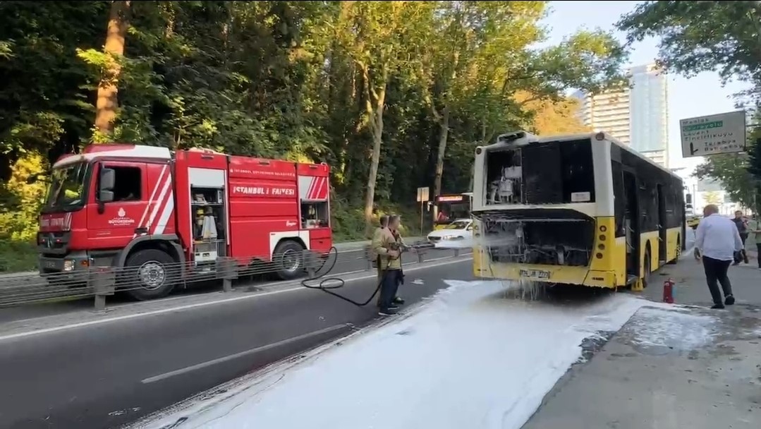 Sarıyer’de otobüste çıkan yangın söndürüldü 