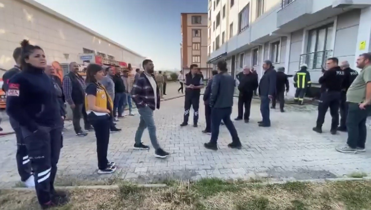 Kars’ta bir binada patlama ve yangın 