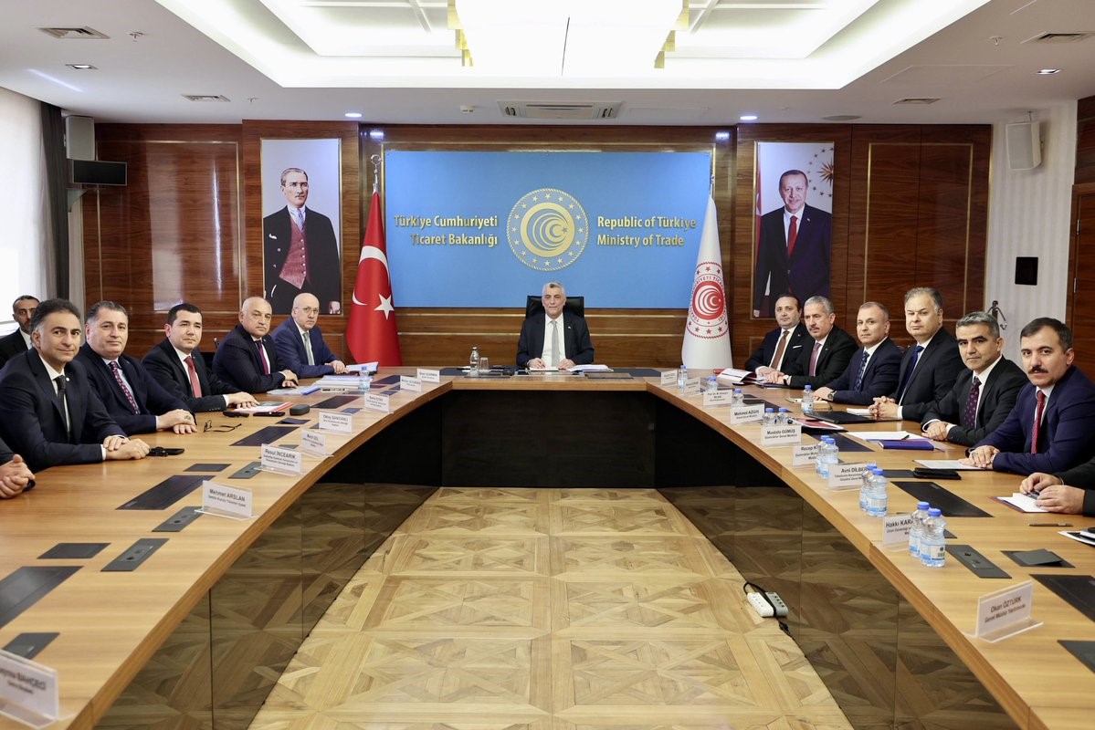 Ticaret Bakanı Bolat, ayakkabı sanayisinin temsilcileriyle bir araya geldi 