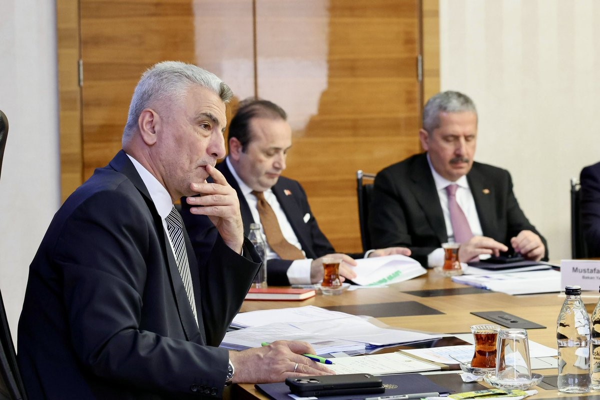 Ticaret Bakanı Bolat, ayakkabı sanayisinin temsilcileriyle bir araya geldi 