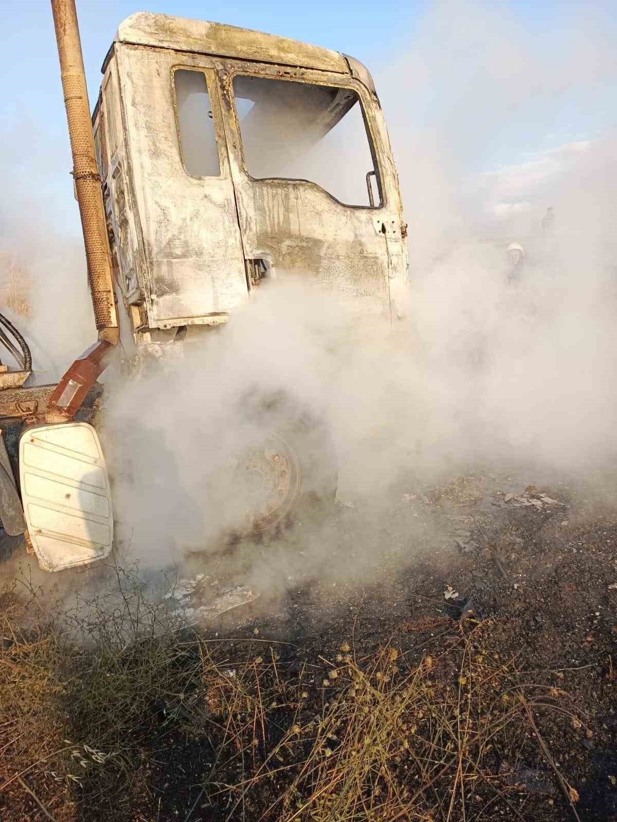 Amasya’da seyir halindeki beton mikseri alev alev yandı 