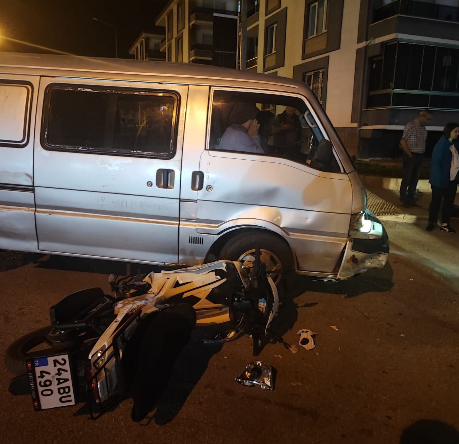 Erzincan’da motosiklet ile minibüsün çarpıştığı kazada 1 kişi yaralandı 