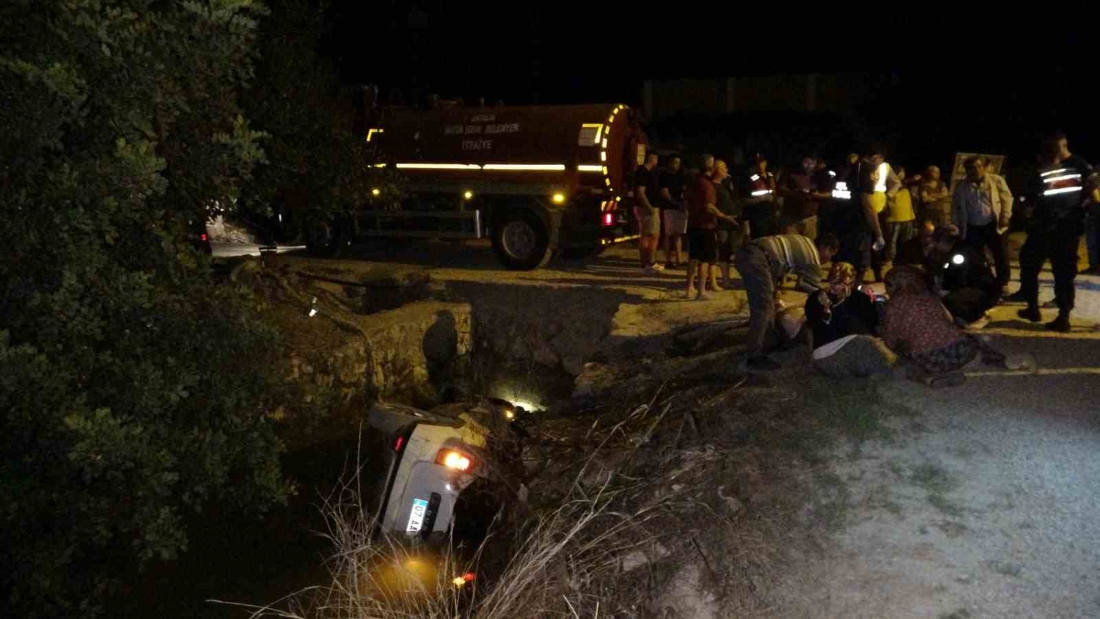 Sulama kanalına uçan otomobilde 2 kişi boğularak hayatını kaybetti 