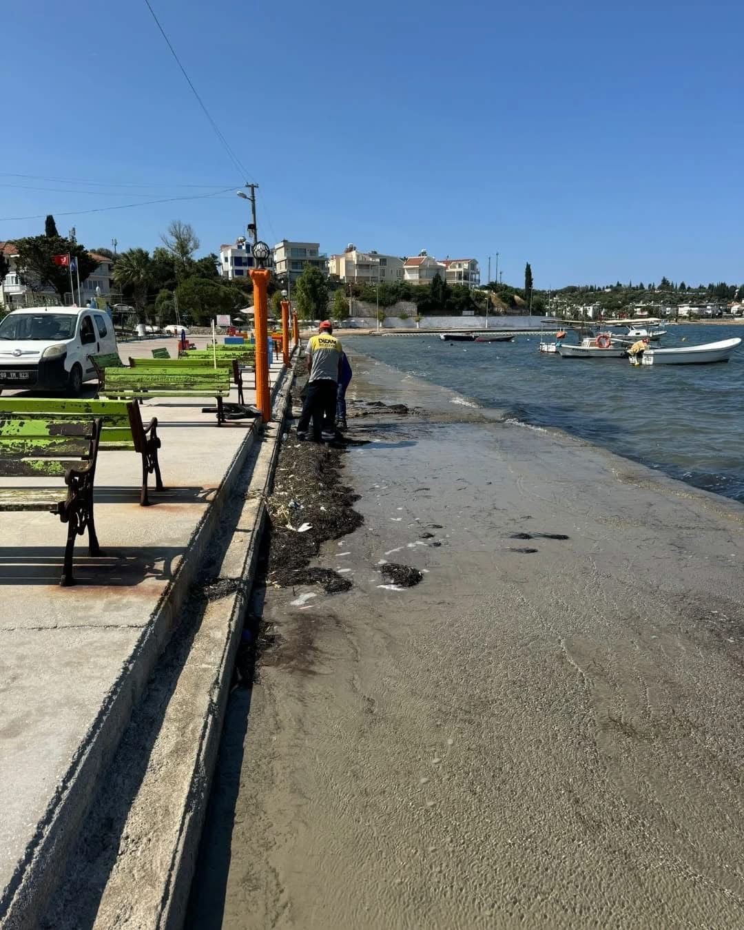 Didim Belediyesi Mavişehir Sahili’ni temizledi 