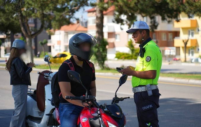 Isparta’da trafik ve asayiş uygulaması: 7 araca ceza kesildi