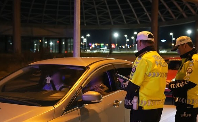 Isparta’da trafik ve asayiş uygulaması: 7 araca ceza kesildi 