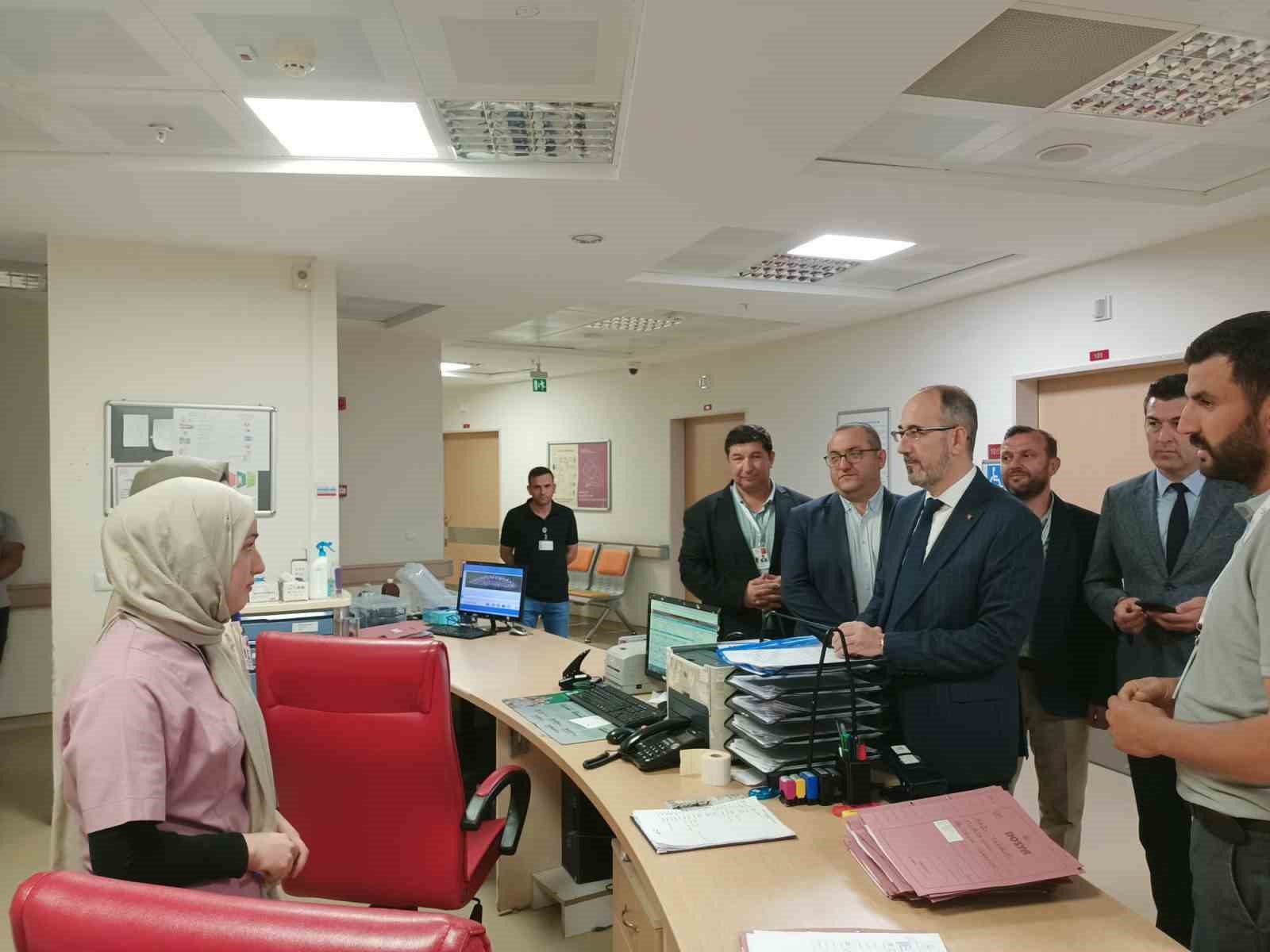 Öztürk, Çay ve Sultandağı Devlet Hastanelerini ziyaret etti 