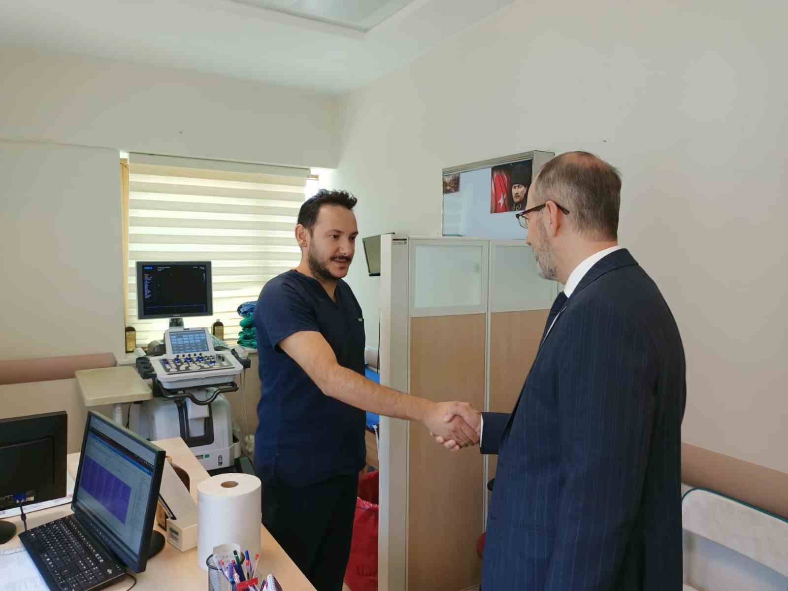 Öztürk, Çay ve Sultandağı Devlet Hastanelerini ziyaret etti 