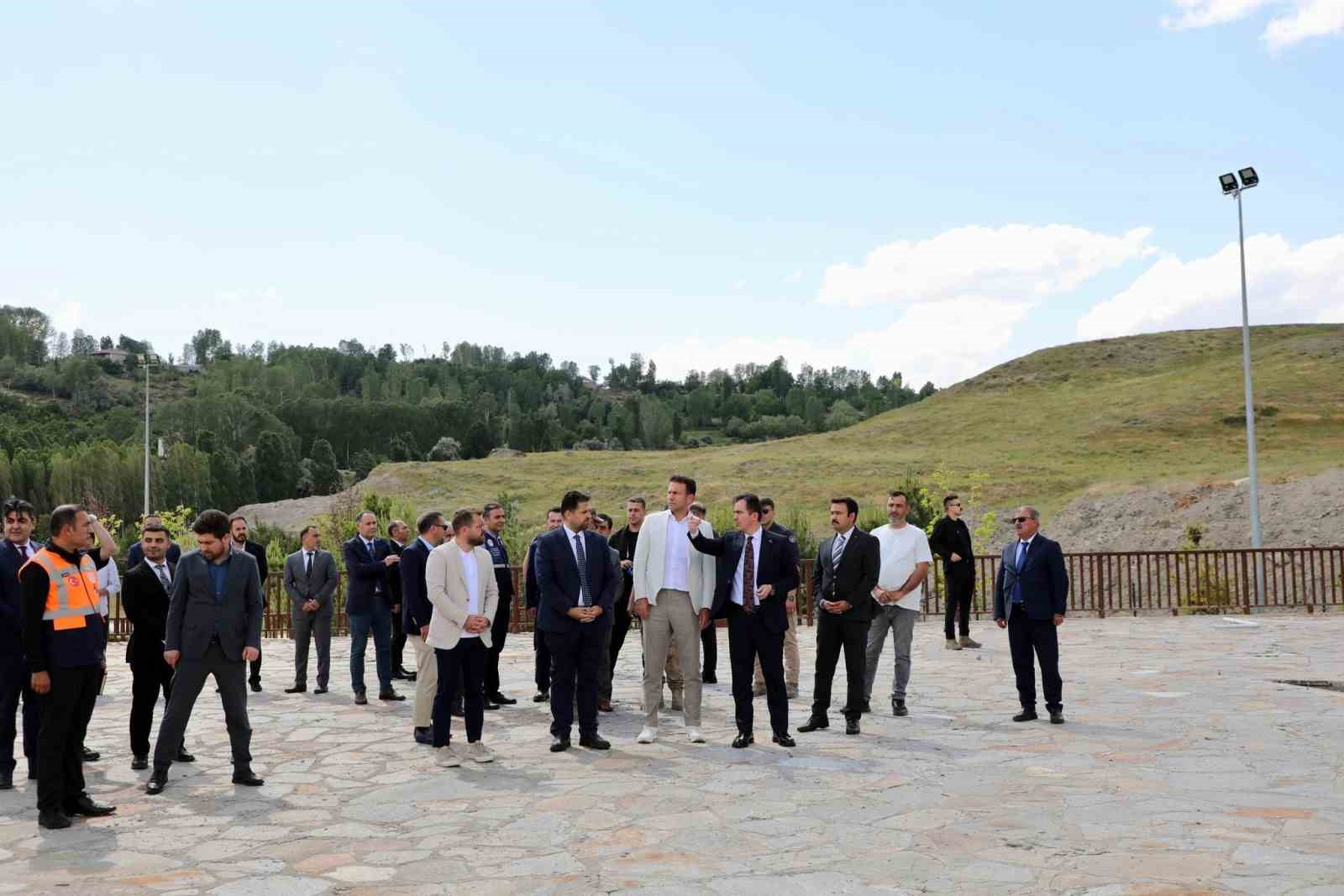 Bitlis Valisi Karakaya, 1071 Malazgirt Zaferi’nin kutlanacağı alanda incelemelerde bulundu 