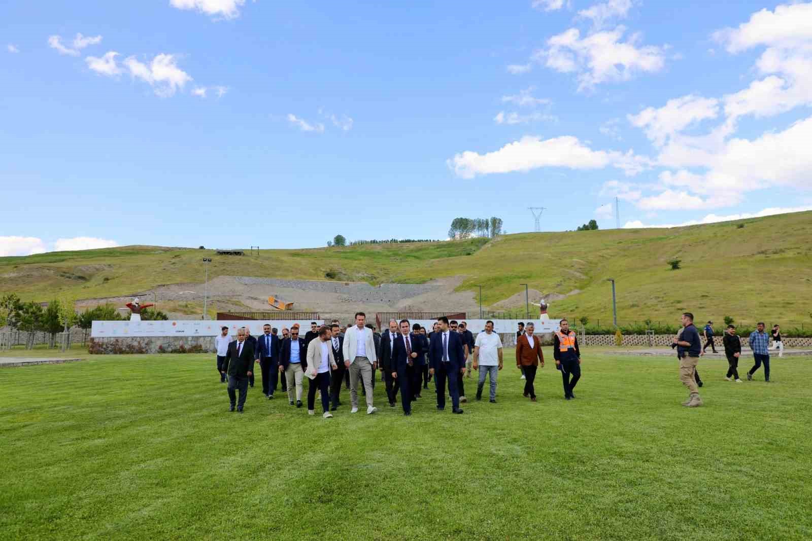 Bitlis Valisi Karakaya, 1071 Malazgirt Zaferi’nin kutlanacağı alanda incelemelerde bulundu 