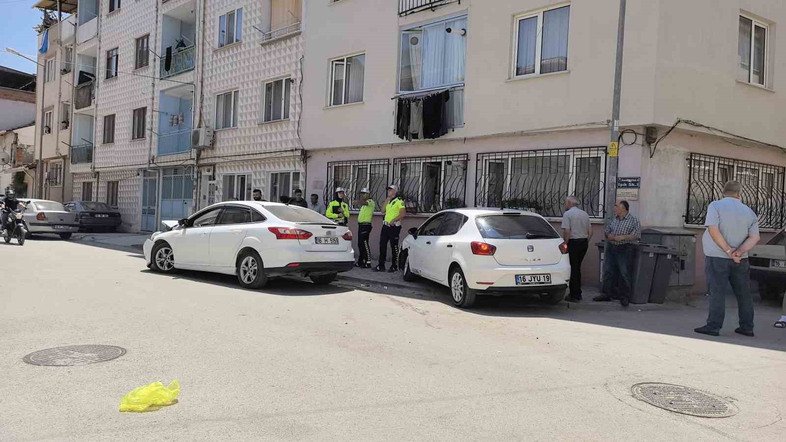 Bursa’da otomobiller çarpıştı: 3 yaralı 