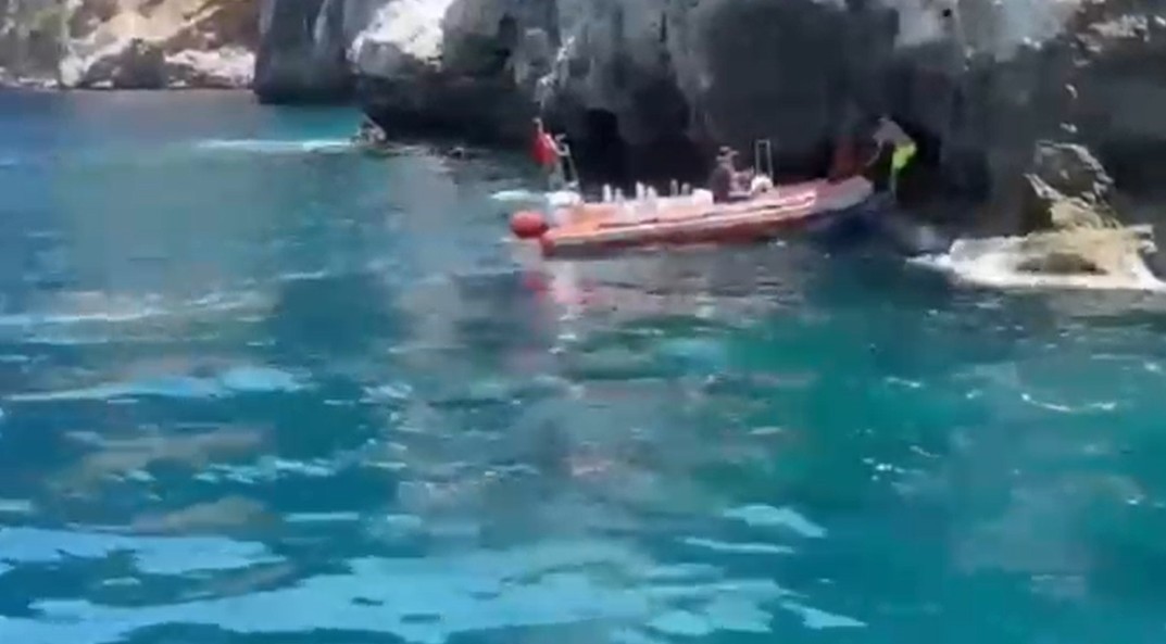 Alanya Kalesi’nde kayalık bölgede mahsur kalan dağ keçisi kurtarıldı 