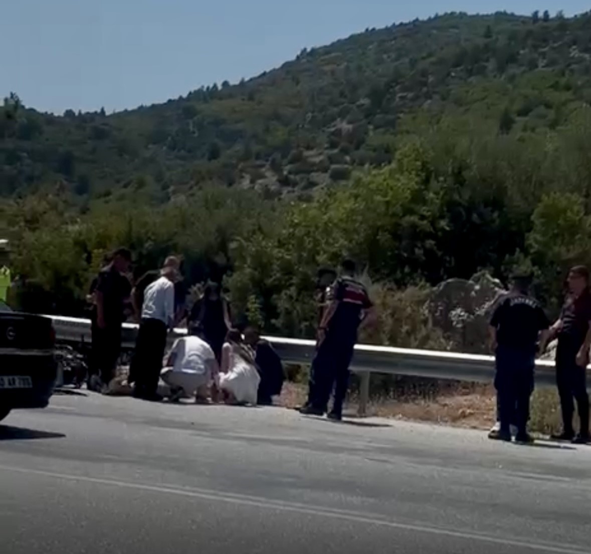 Antalya’da motosiklet devrildi, sürücü yaralandı 
