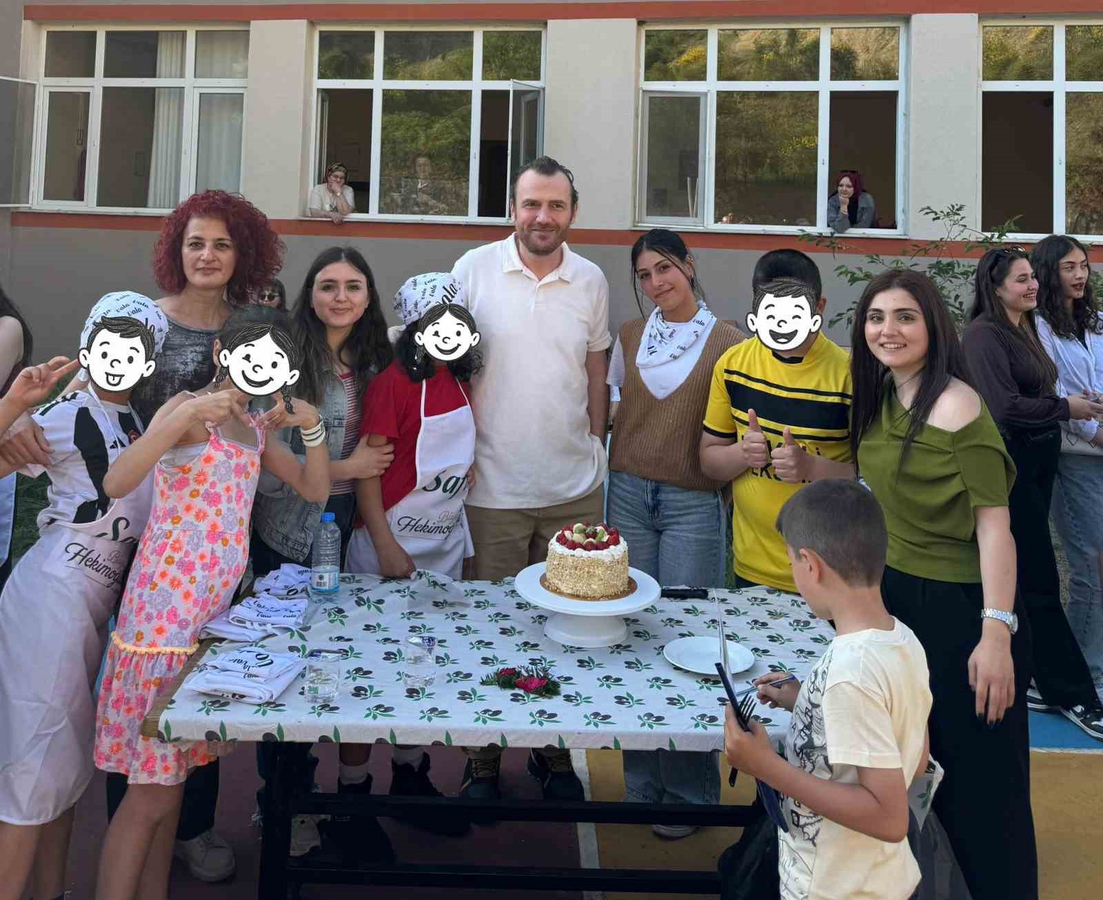 Çocuk yuvasında kalan minikler, üniversiteliler ile pasta yapmayı öğrendi 