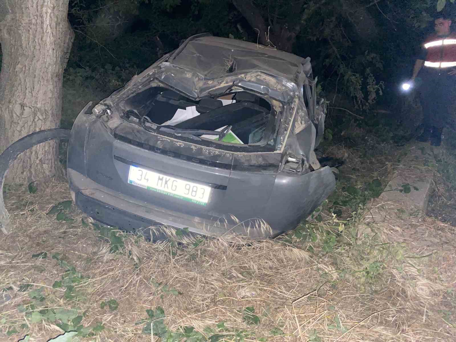 Hurdaya çıkan otomobilden yaralı kurtuldu 