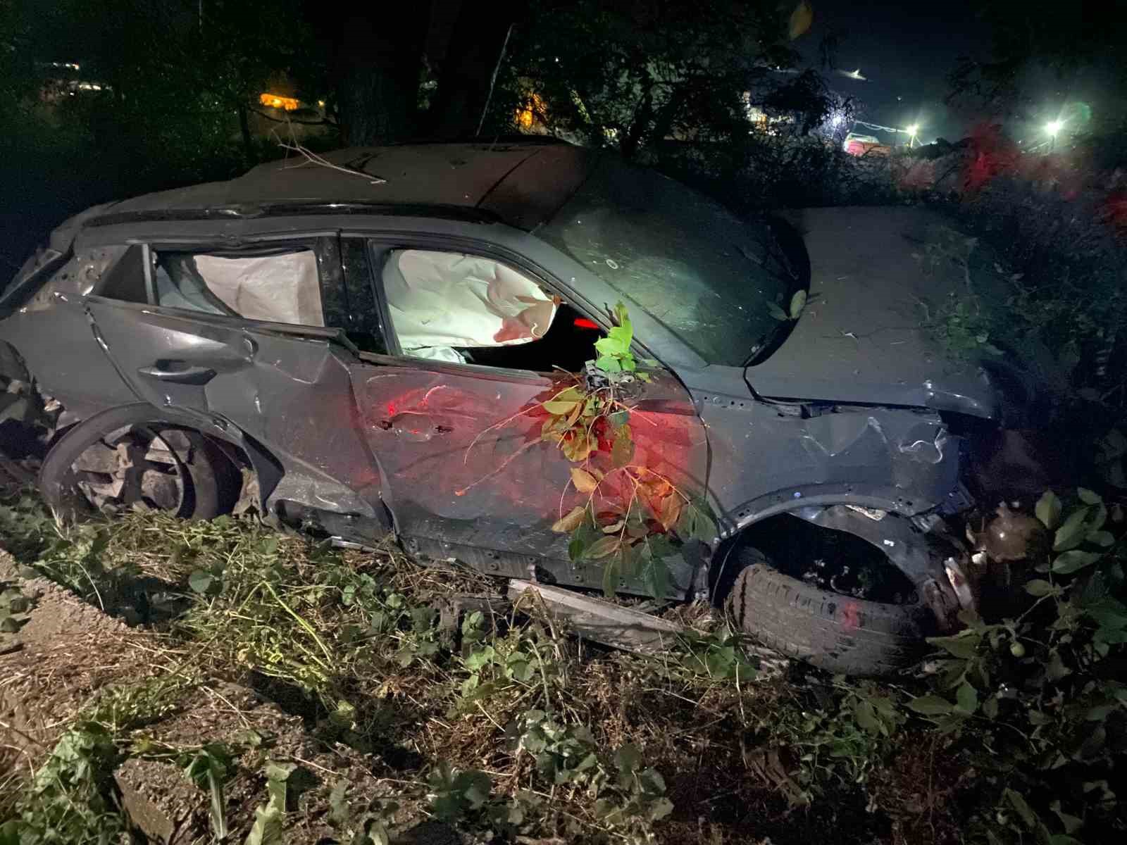 Hurdaya çıkan otomobilden yaralı kurtuldu 