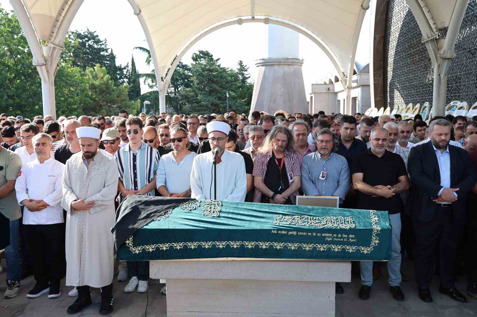 Barış Manço’nun kız kardeşi İnci Manço son yolculuğuna uğurlandı 