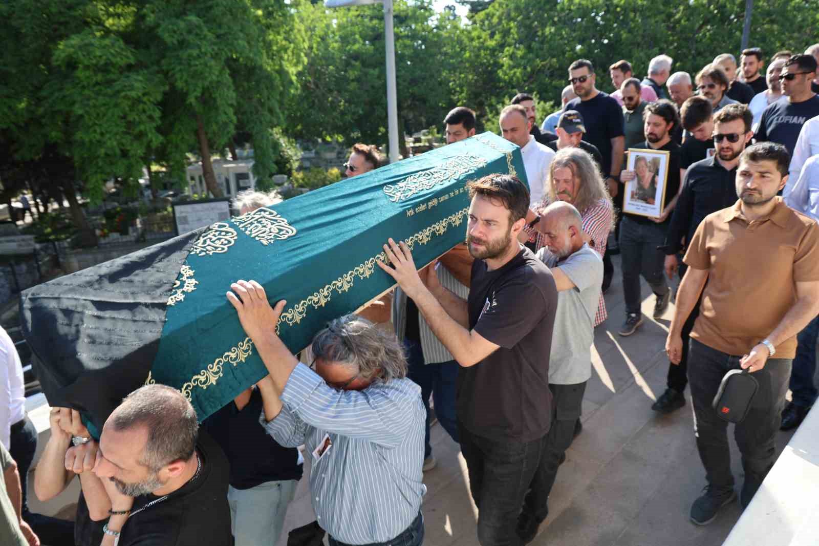 Barış Manço’nun kız kardeşi İnci Manço son yolculuğuna uğurlandı 