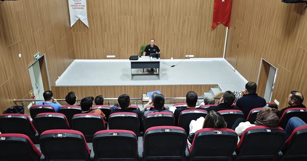 Çankırı’da kurum personellerine uygulamalı yangın eğitimi 
