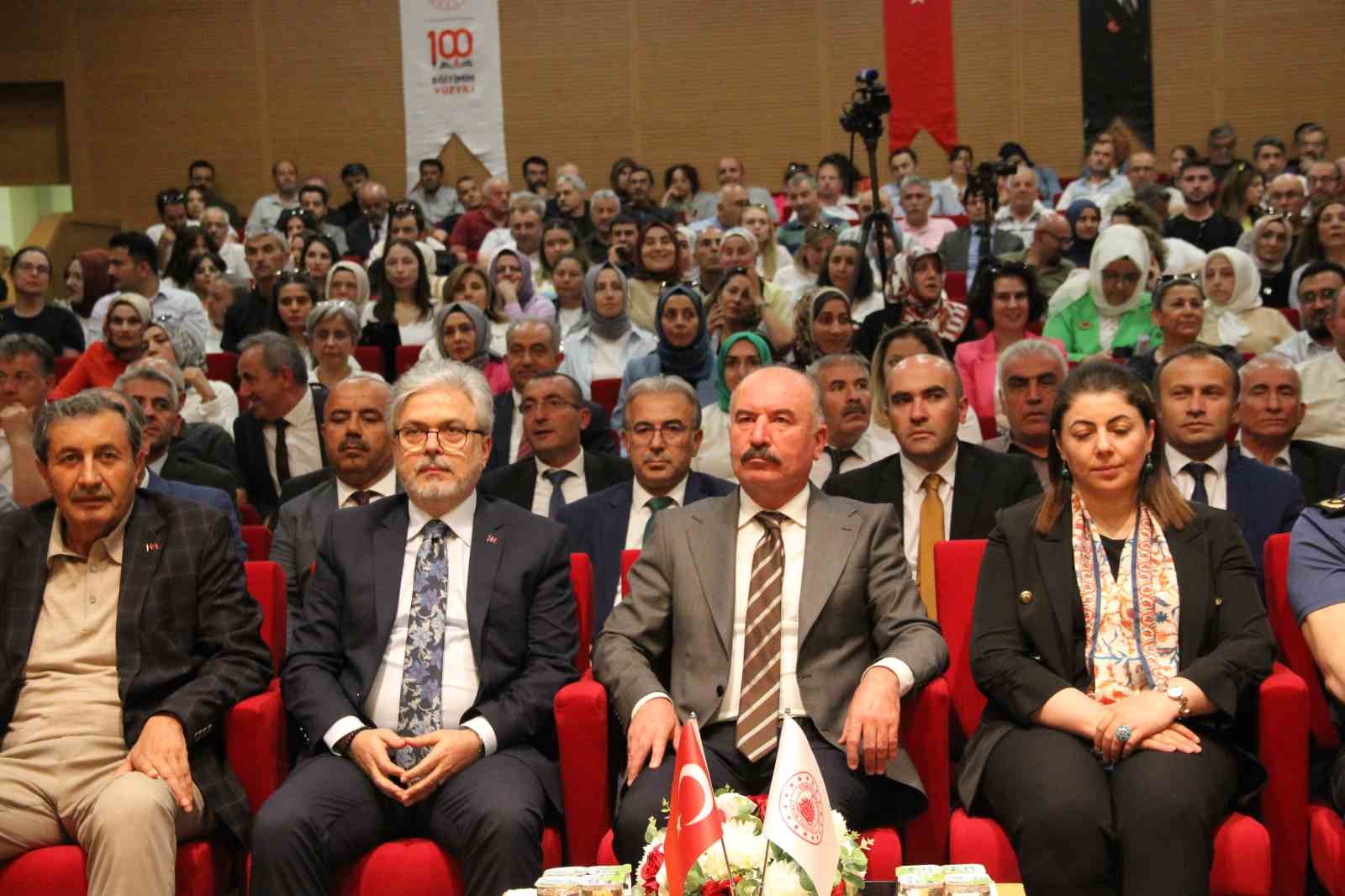 Milli Eğitim Bakan Yardımcısı Yelkenci: 