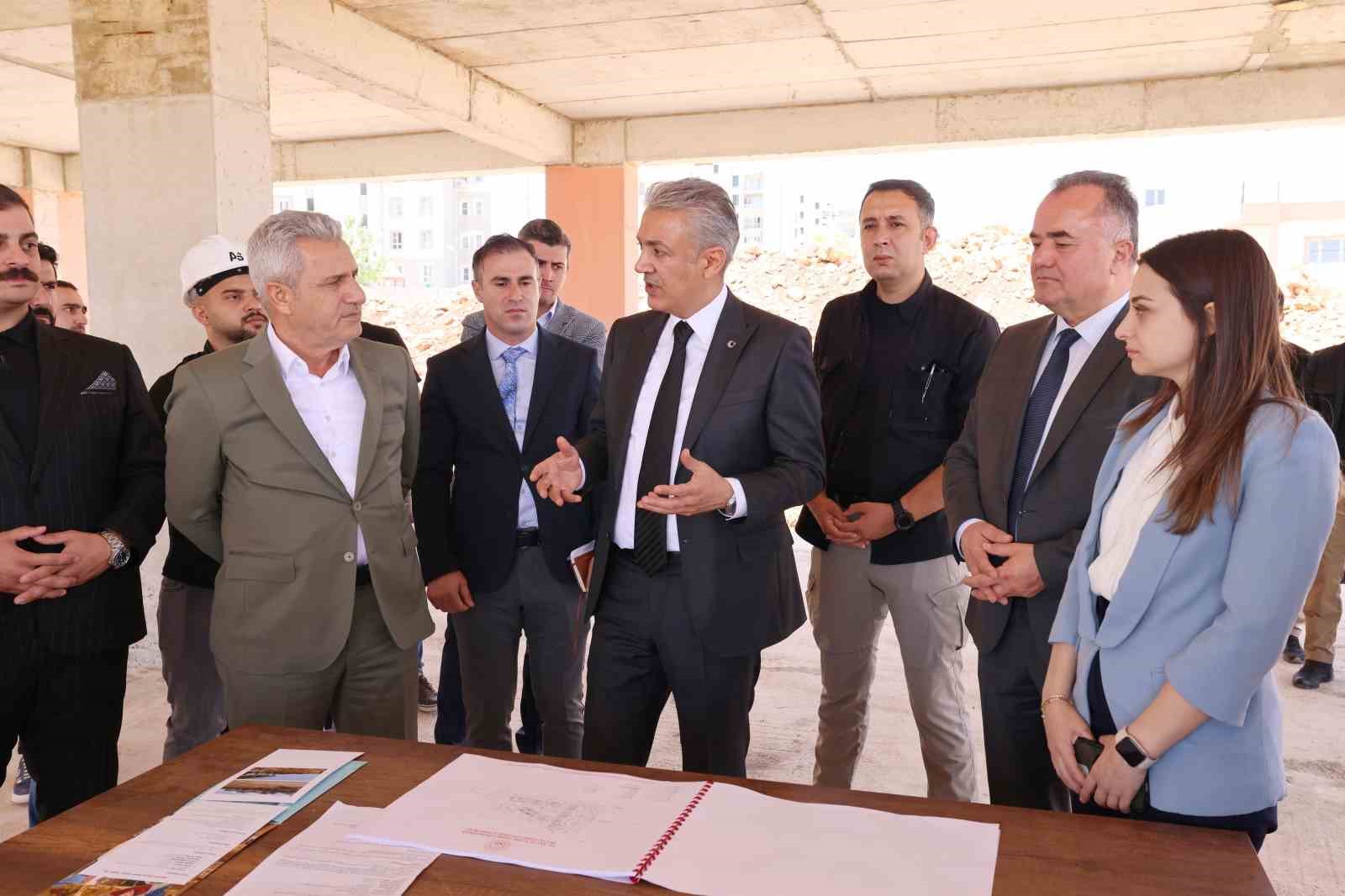 Vali Akkoyun, Mardin Çocuk Evleri Sitesi inşaatında incelemelerde bulundu 
