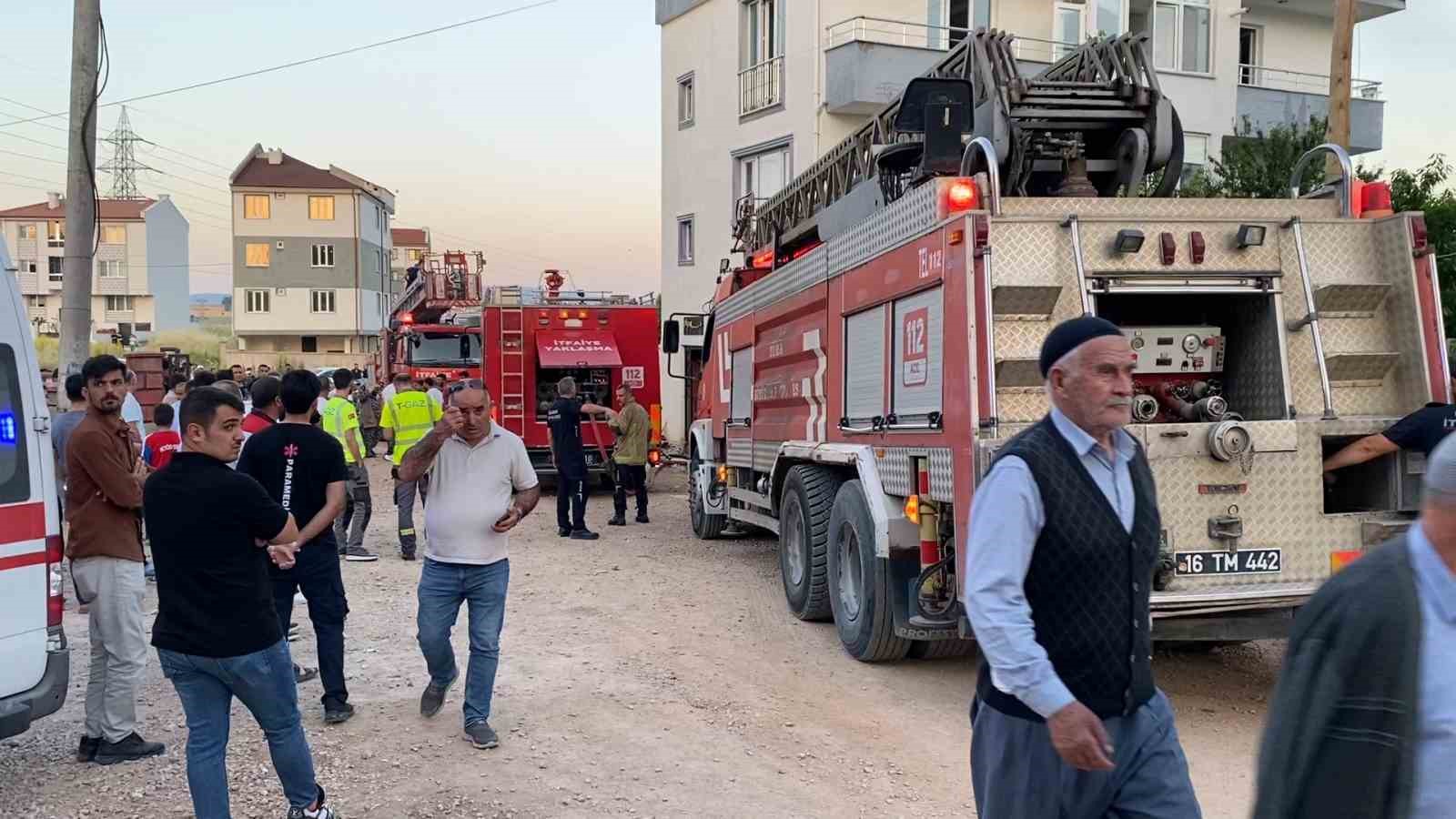 Bursa’da çatı yangını: 1 kişi dumandan etkilendi 