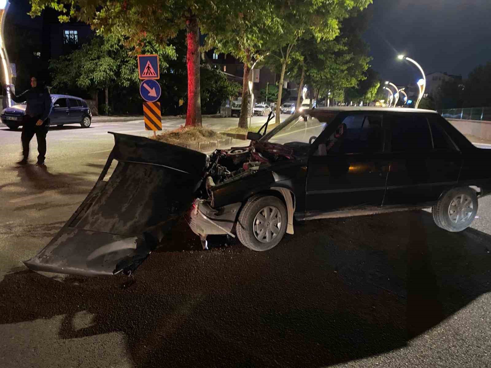 Kocaeli’de 2 otomobil çarpıştı: 2 yaralı 