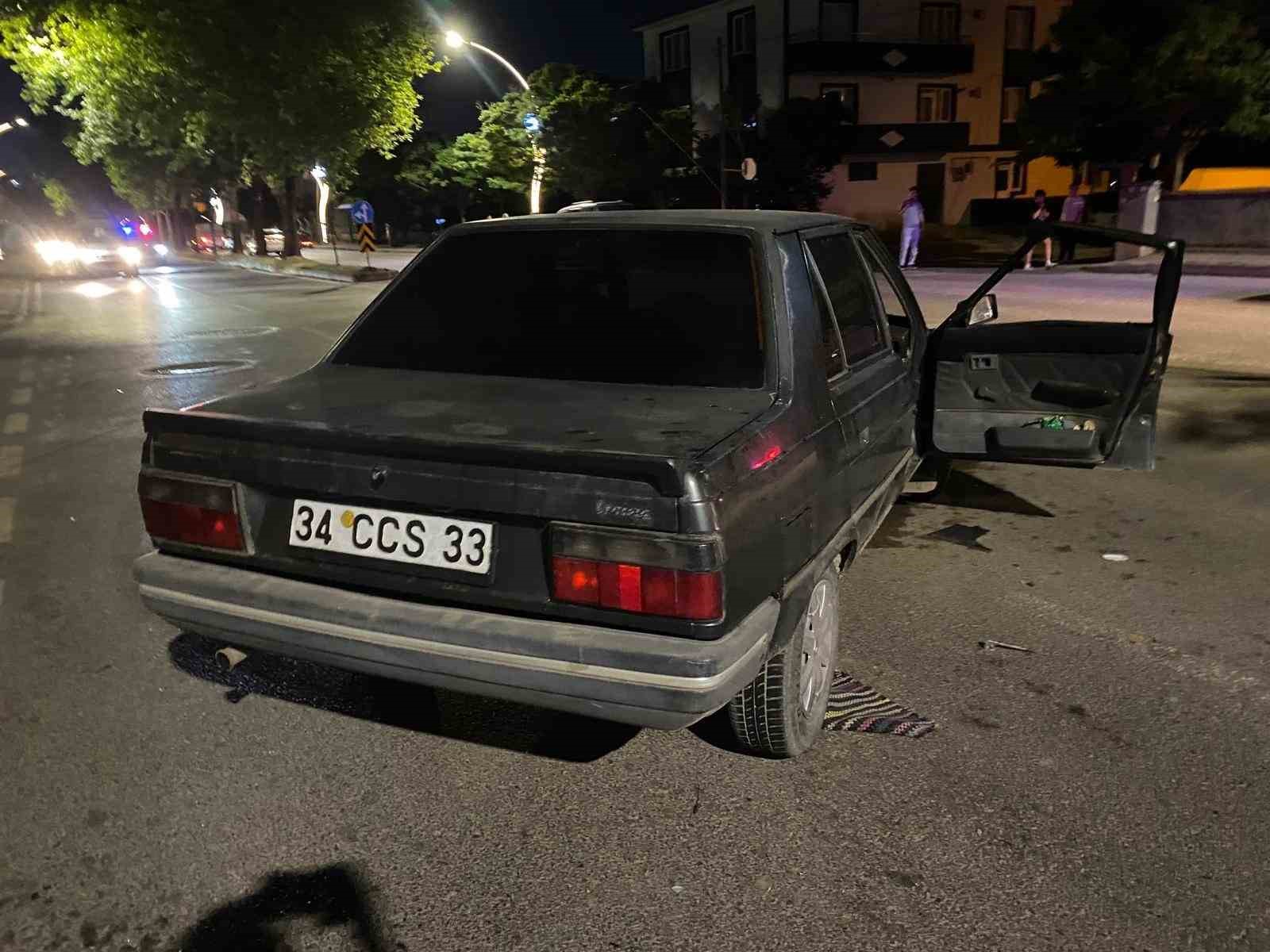 Kocaeli’de 2 otomobil çarpıştı: 2 yaralı 