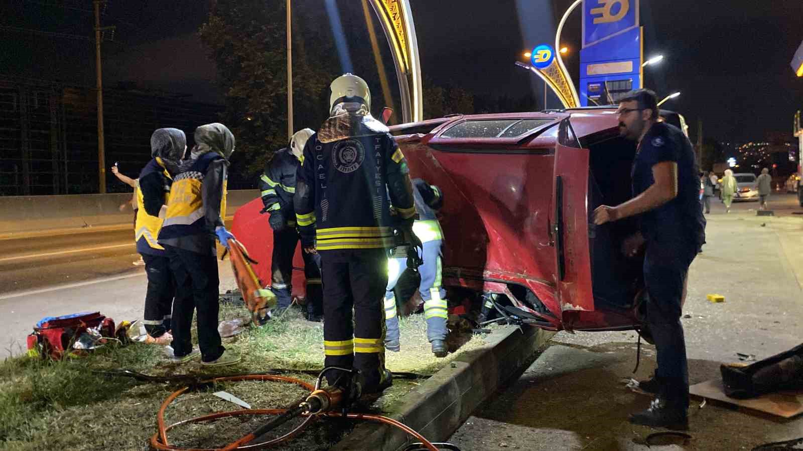 Akaryakıt istasyonuna dalan otomobil takla attı: 1’i ağır 2 yaralı 