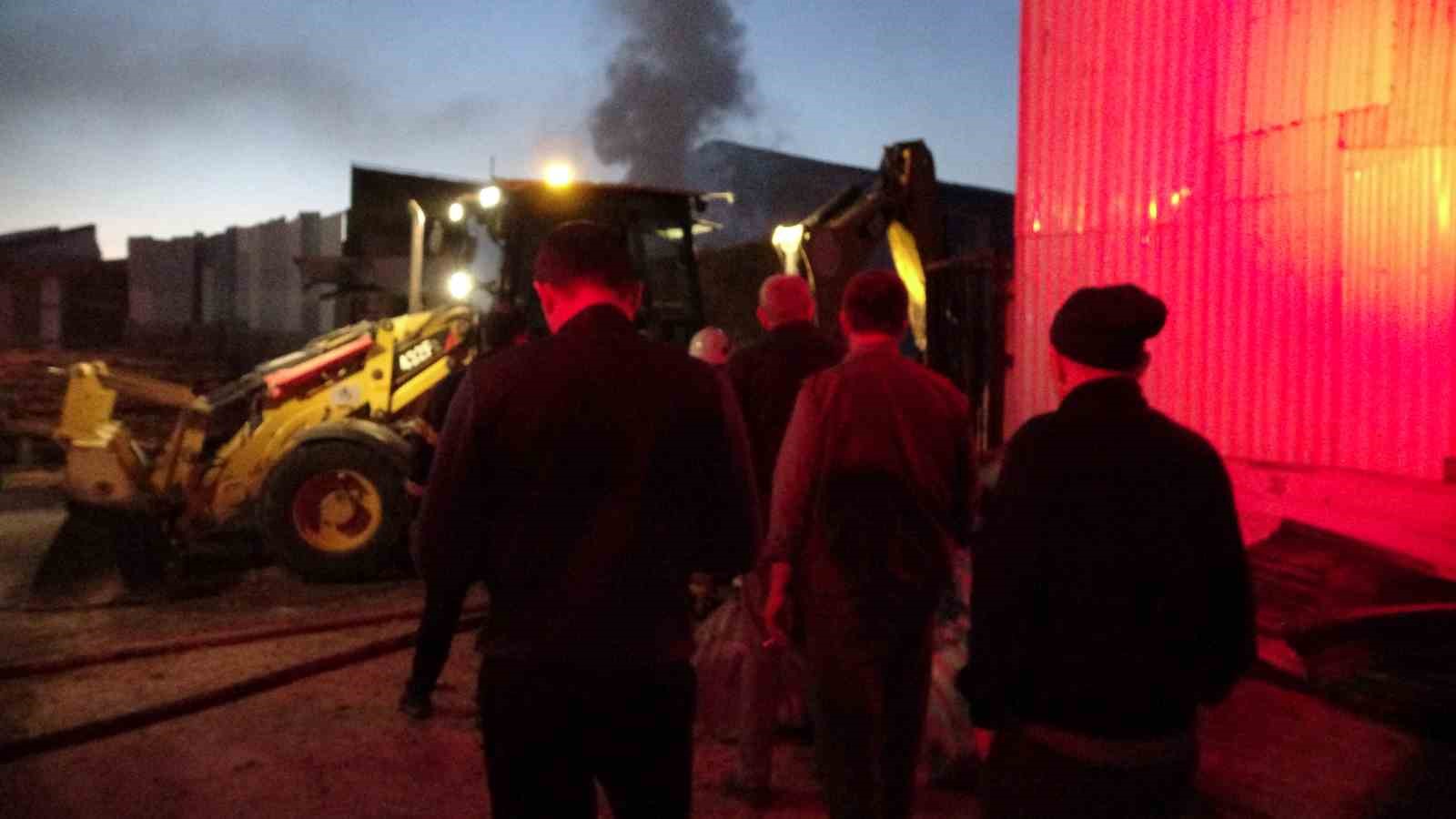 Kütahya’da tahta palet üretimi yapan atölyede yangın 