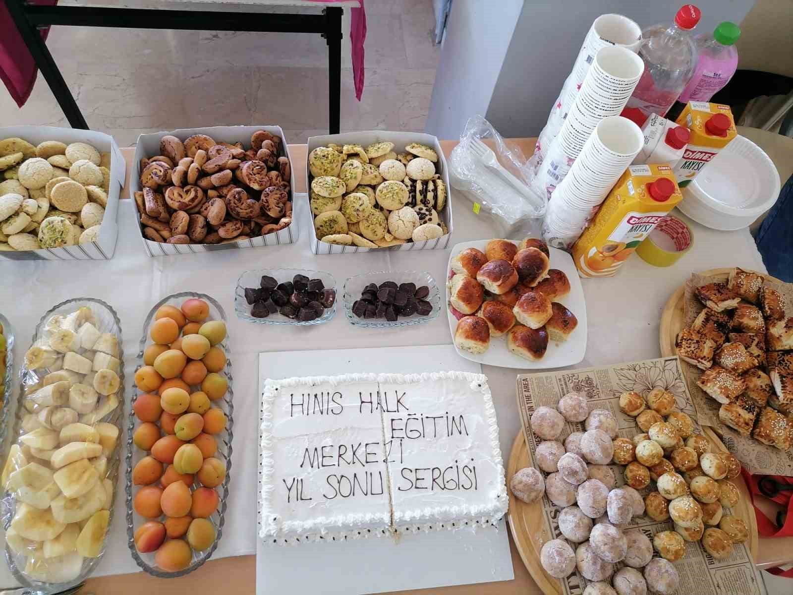 Hınıs’ta bir yıllık emeklerini sergilediler 