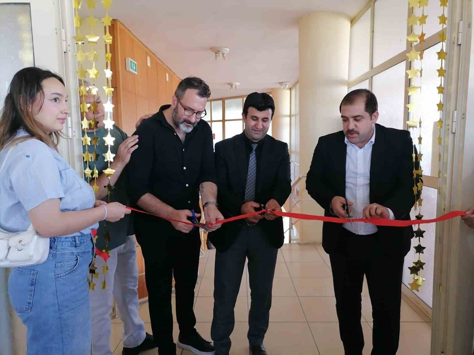 Hınıs’ta bir yıllık emeklerini sergilediler 