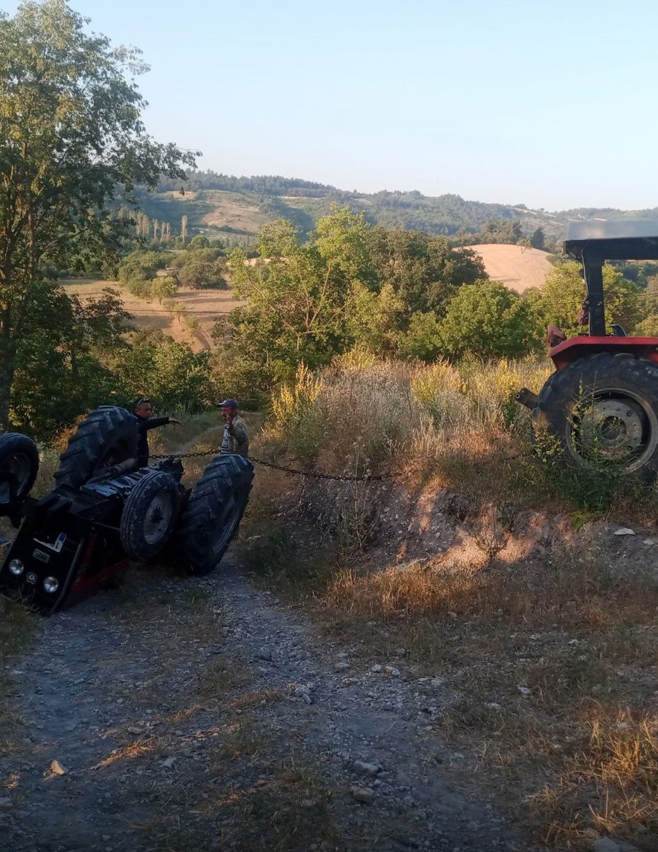 Balıkesir’de traktör devrildi; 1 yaralı 