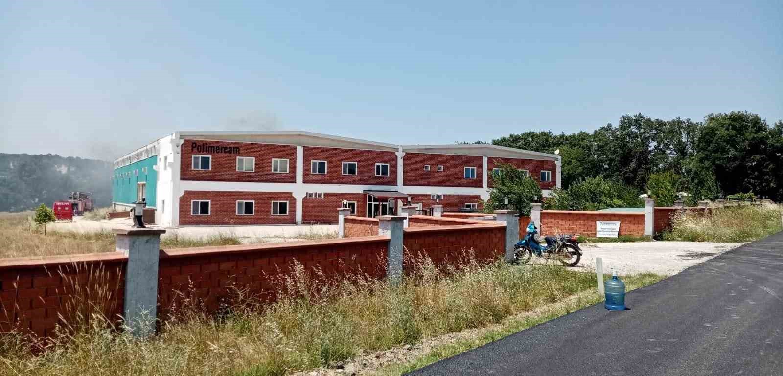 Çanakkale’de plastik fabrikasında yangın 