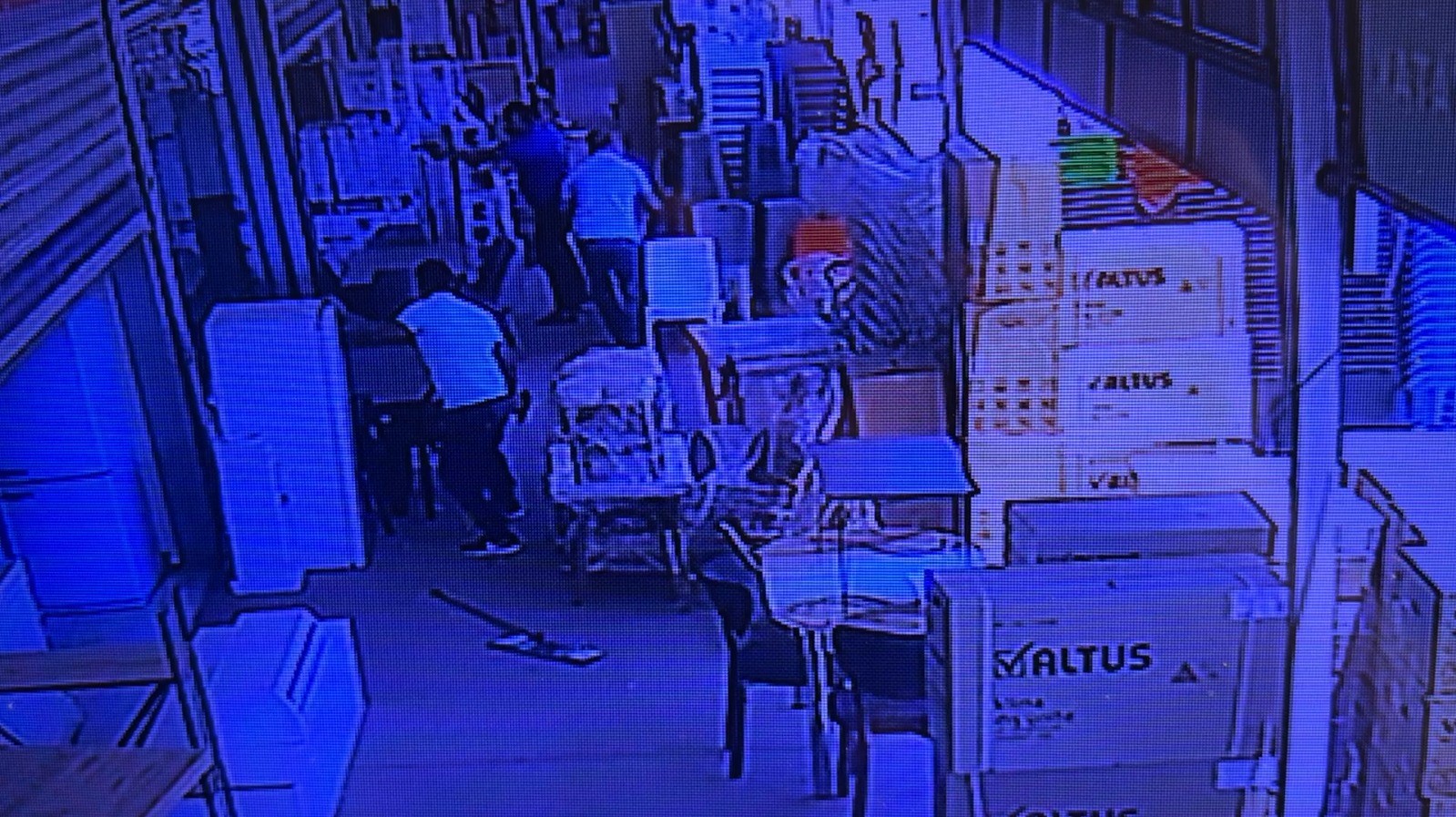 Çarşının ortasındaki silahlı kavgada 4 kişi yaralandı 