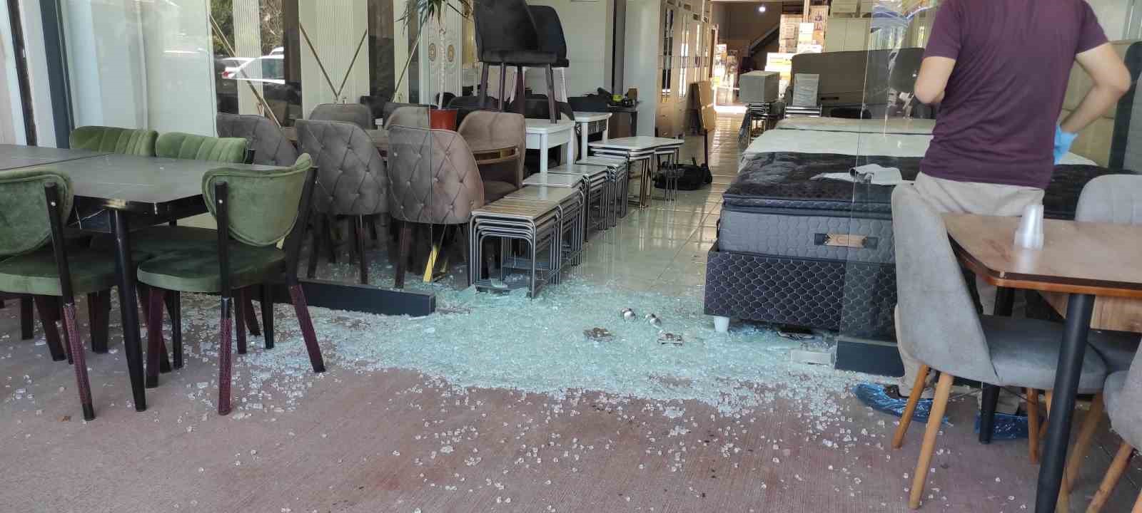 Çarşının ortasındaki silahlı kavgada 4 kişi yaralandı 