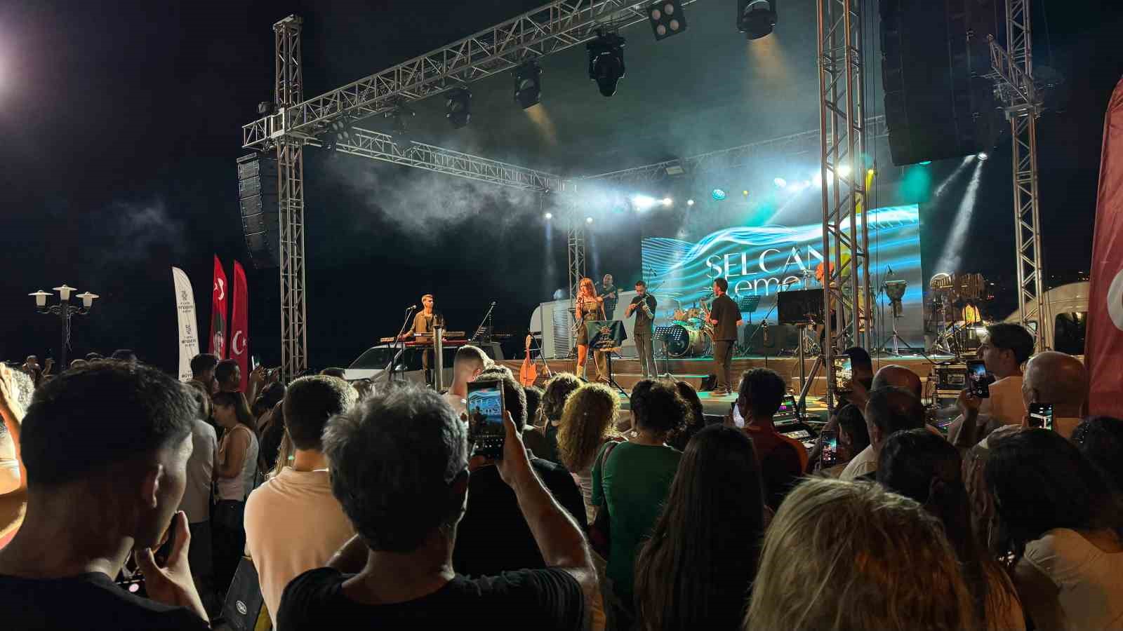 Aydın Büyükşehir Belediyesi Yaz Konserleri Kuşadası’nda devam etti 