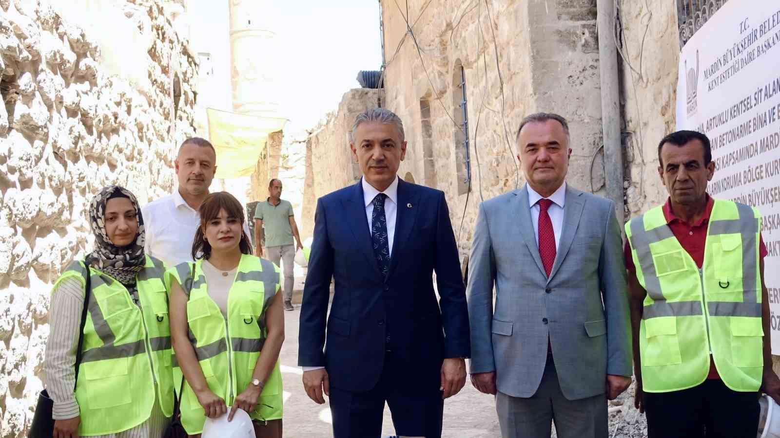 Mardin’de tarihi silueti bozan yapıların yıkımına devam ediliyor 