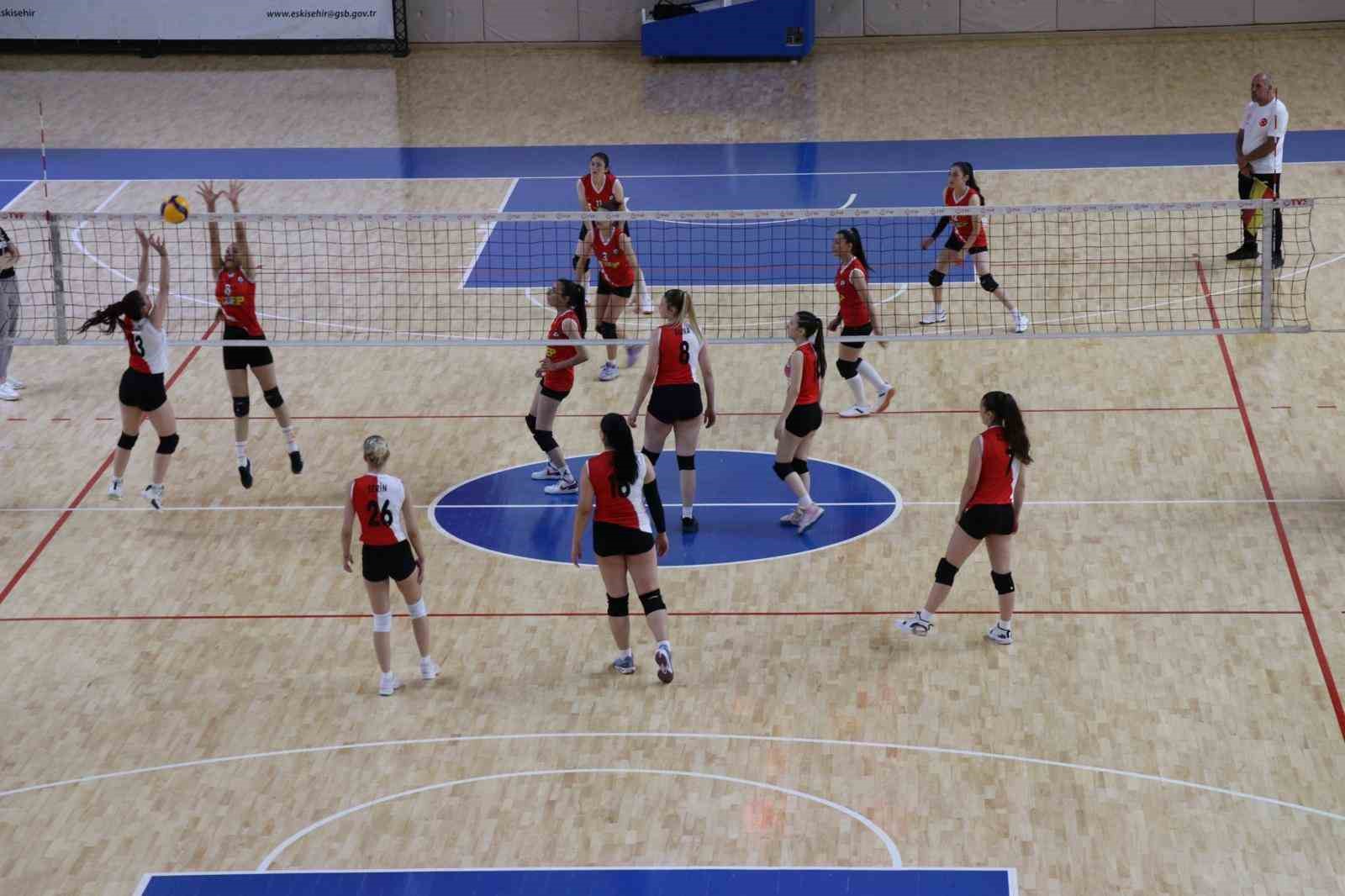 İl Emniyet Müdürlüğü tarafından düzenlenen voleybol turnuvası sona erdi 