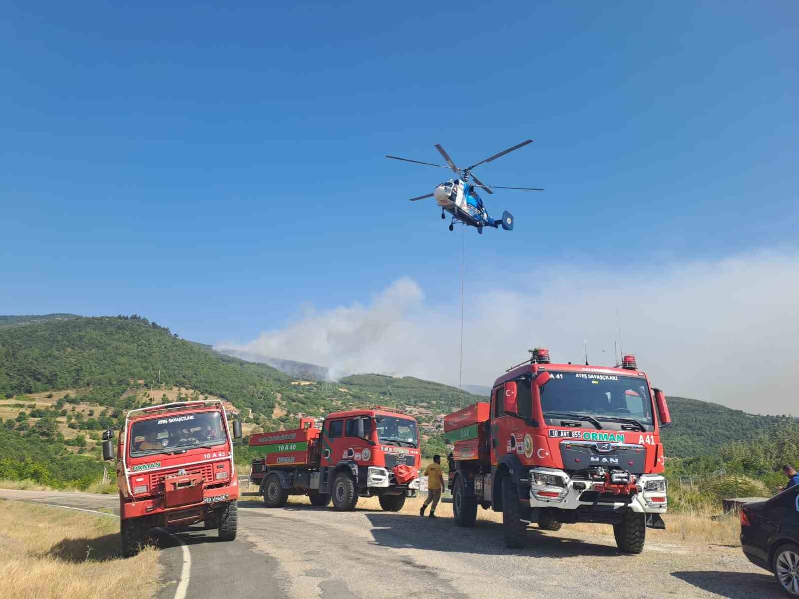 Balıkesir’deki orman yangınına müdahale ediliyor 