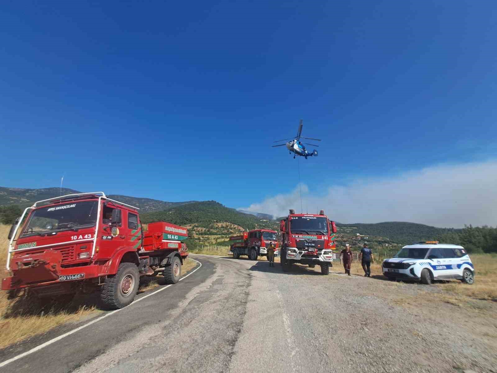 Balıkesir’deki orman yangınına müdahale ediliyor 