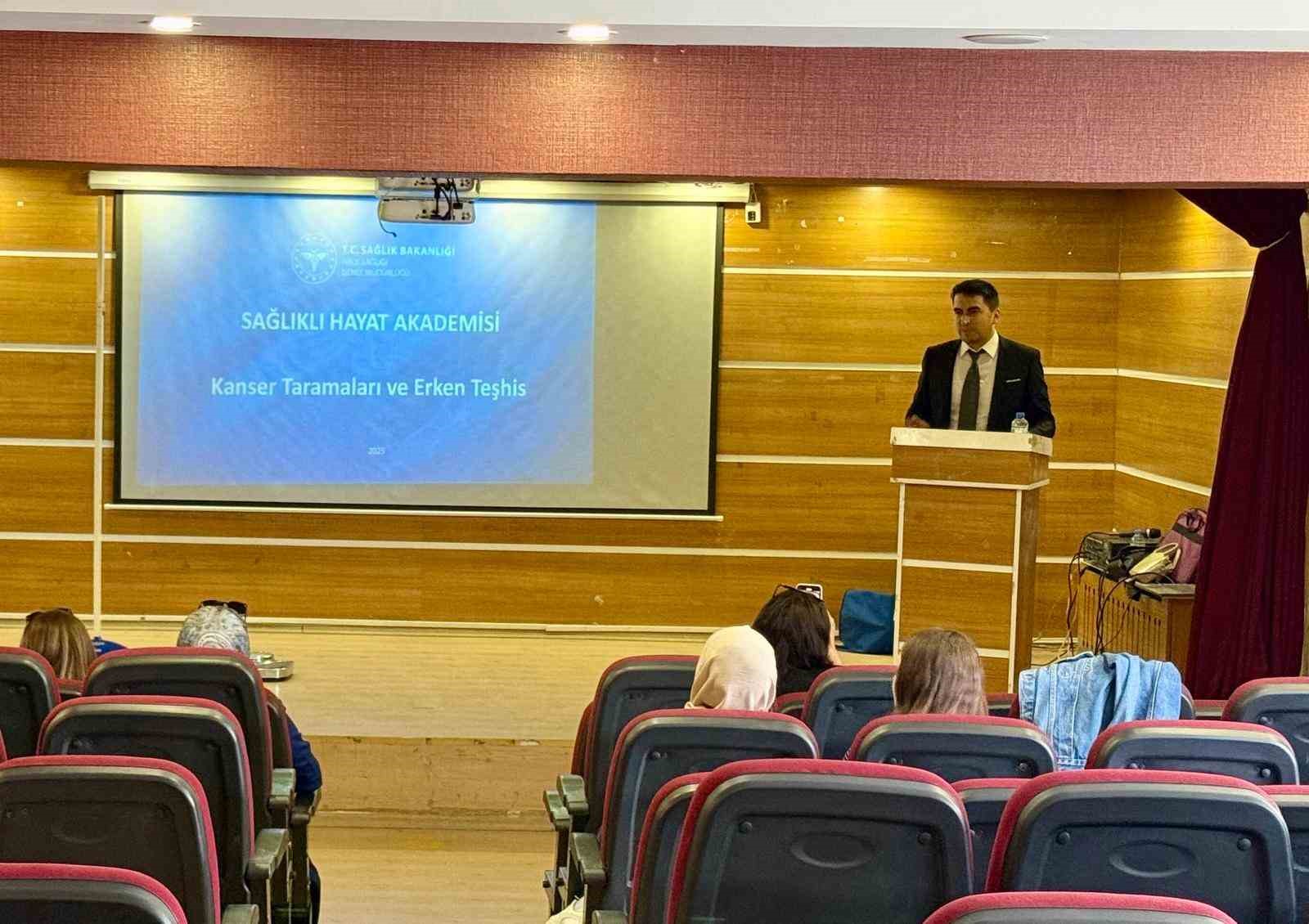 Başkale’de öğretmenlere sağlıklı yaşam eğitimi 