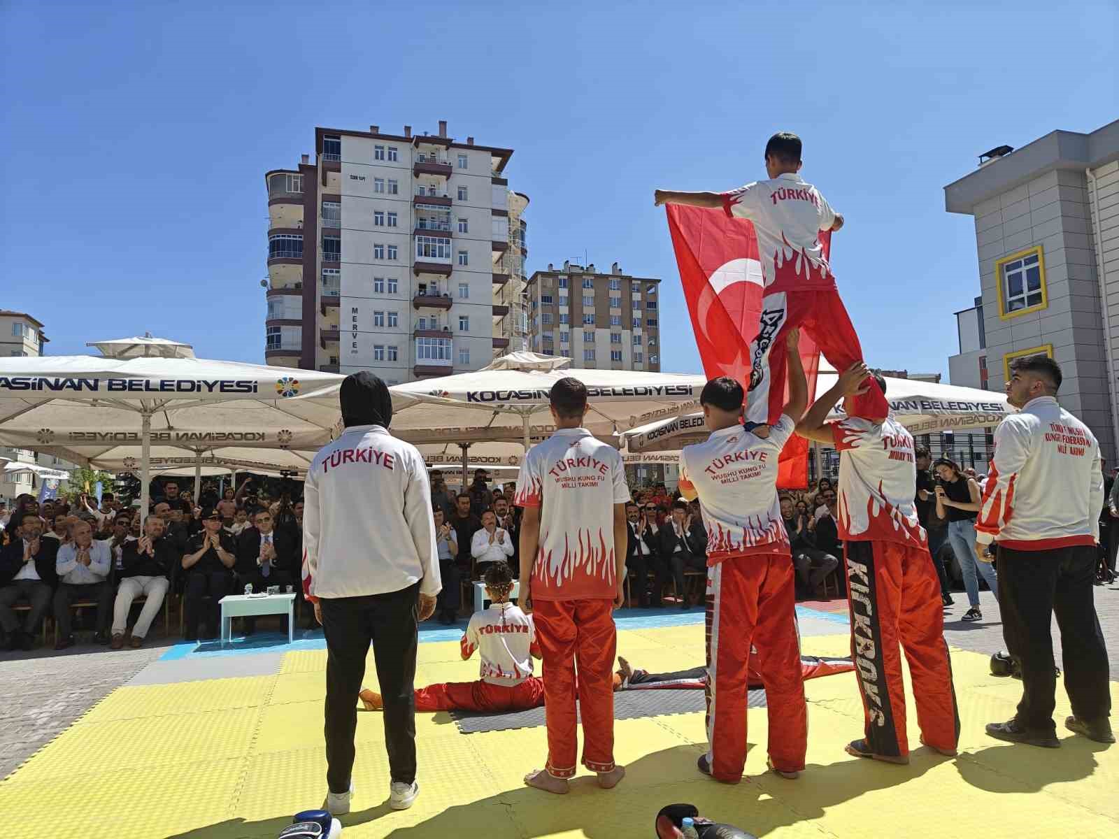 Vali Çiçek: 