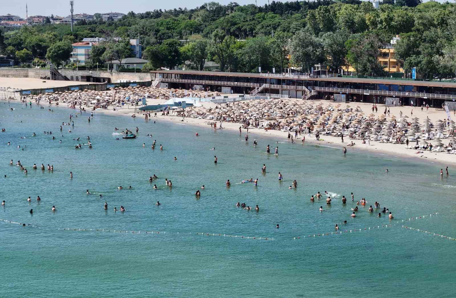 İstanbul’da plajları doldu taştı 